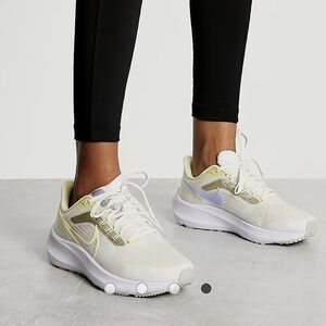 Nike Air Zoom Pegasus 39 Women's Trainer's in Pale Yellow & White sz 8.5